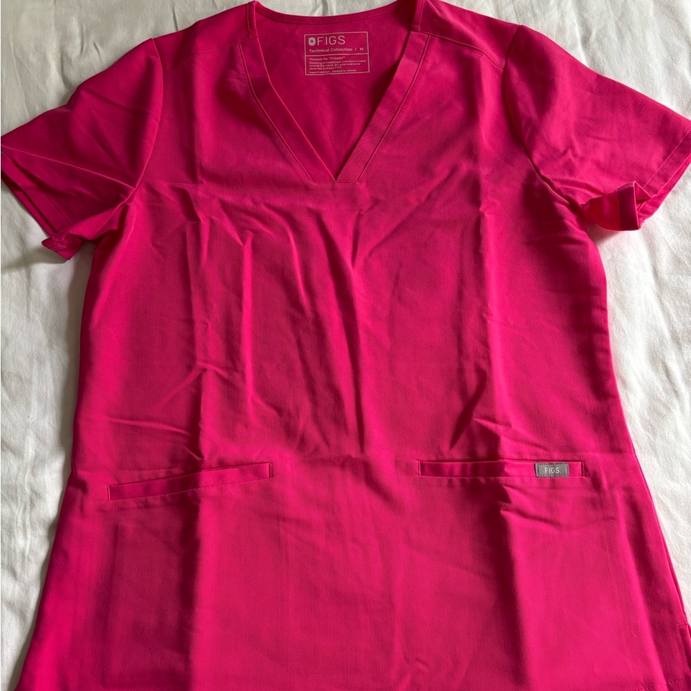 Figs Casma top in Shocking Pink